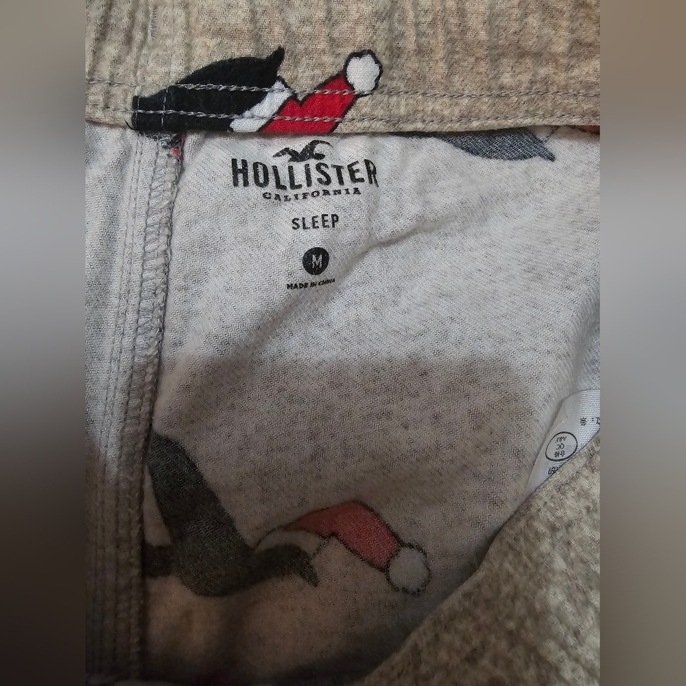Hollister Mens  Beige Christmas Joggers with Black and Red Print  Mens Size M - Picture 9 of 14